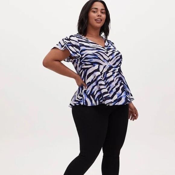 ✨Torrid Zebra Georgette Peplum Sz 00 Blouse Navy✨ - Picture 1 of 10